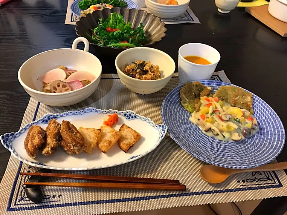 おばんざい教室のお料理。皆さんで盛り付けてもらったので、盛り付けが💦
お味は大満足でした。
ドライトマト玄米ピラフ、パンプキン🎃ジンジャースープ、ポテトパンケーキ&クリームソース、車麩と大根のカツ、5種類の青菜サラダ、根菜マリネです。|河野 ゆかりさん