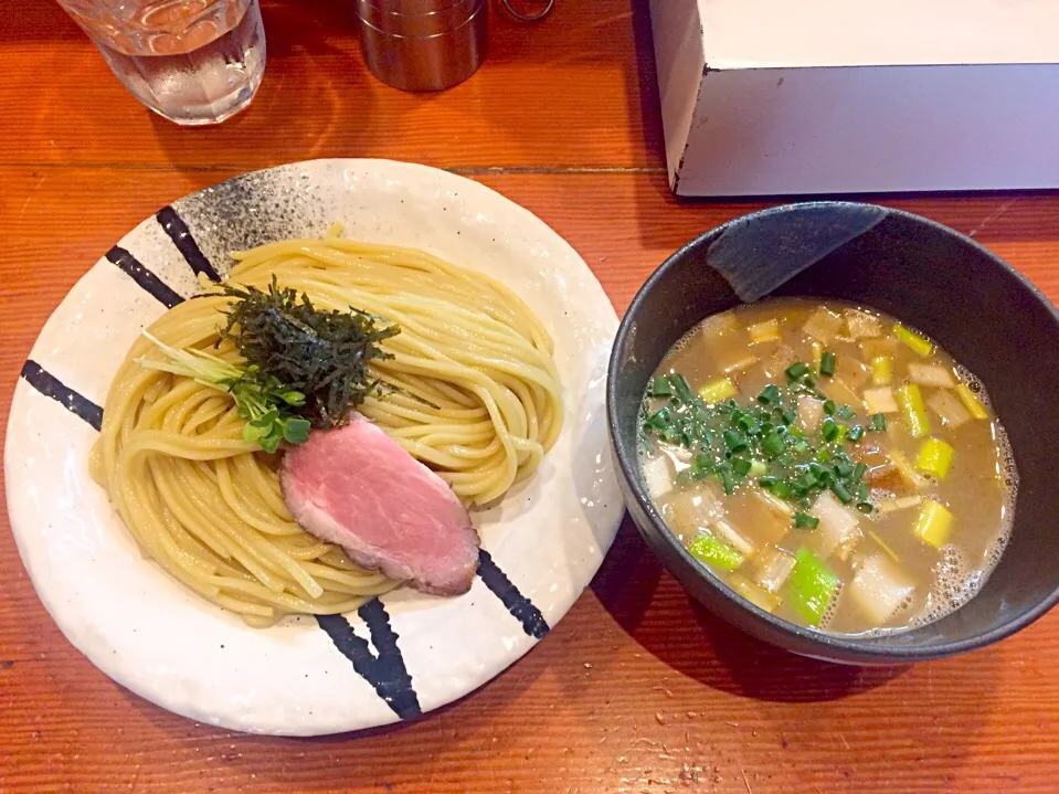 Snapdishの料理写真:濃厚豚骨魚介つけ麺@麺処ほん田|morimi32さん