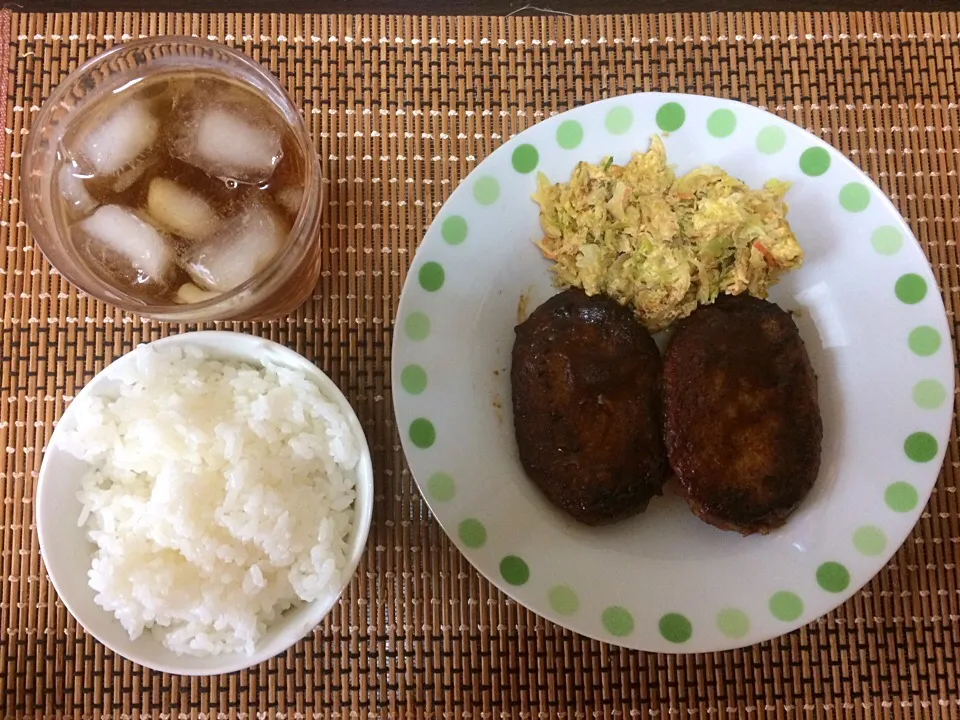 デミグラスソースのハンバーグご飯|ばーさんさん