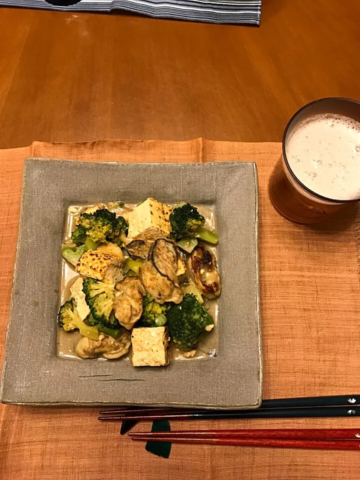 Snapdishの料理写真:牡蠣とブロッコリー&焼豆腐🍺|pearlさん