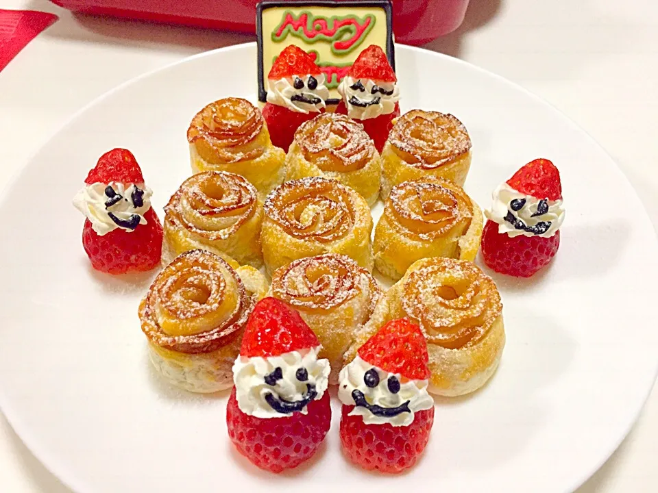 ミニアップルパイ🍎いちごサンタ🍓🎅|あゆかさん