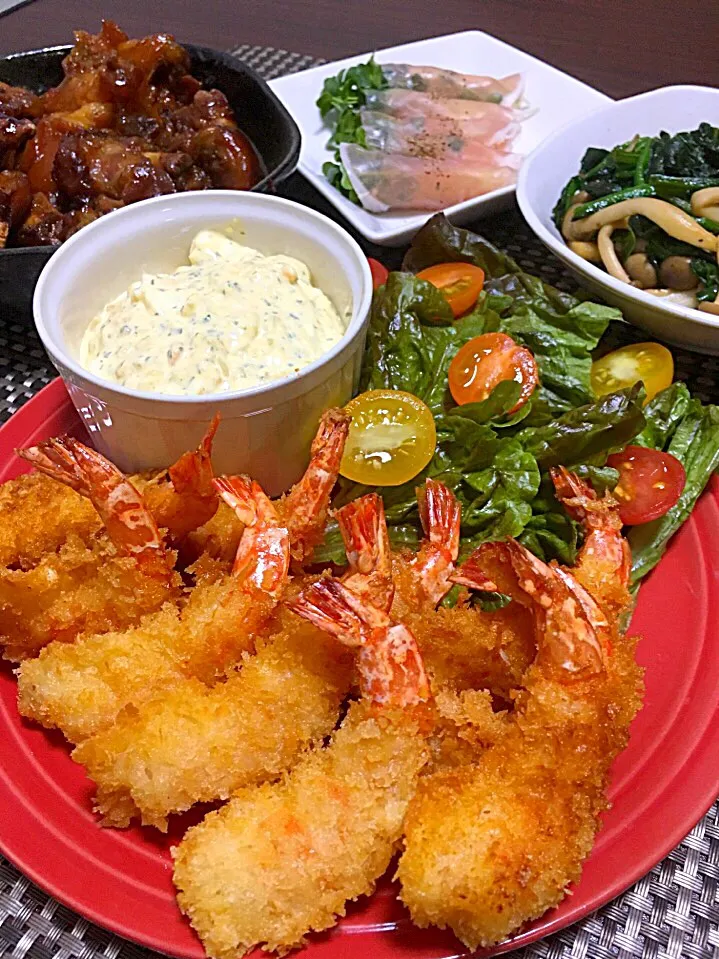 エビフライ🍤タルタルソース♫で
ほうれん草とシメジのバター醤油
クリームチーズとカイワレの生ハム巻き
豚足の甘辛煮←昨日の残りw|みっきーさん