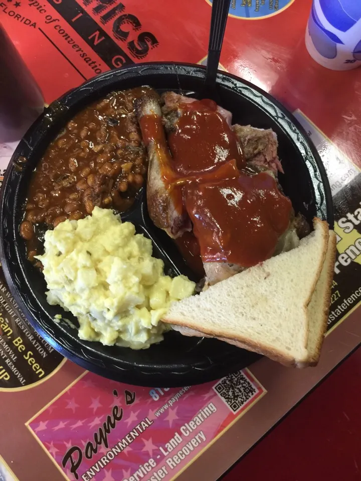 Snapdishの料理写真:Ribs & Chicken Combo w/potato salad & baked beans|Richard Thompsonさん