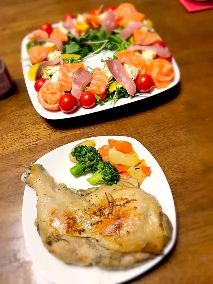 Snapdishの料理写真:カルパッチョのリースサラダと鳥もも肉のコンフィ|みきさん