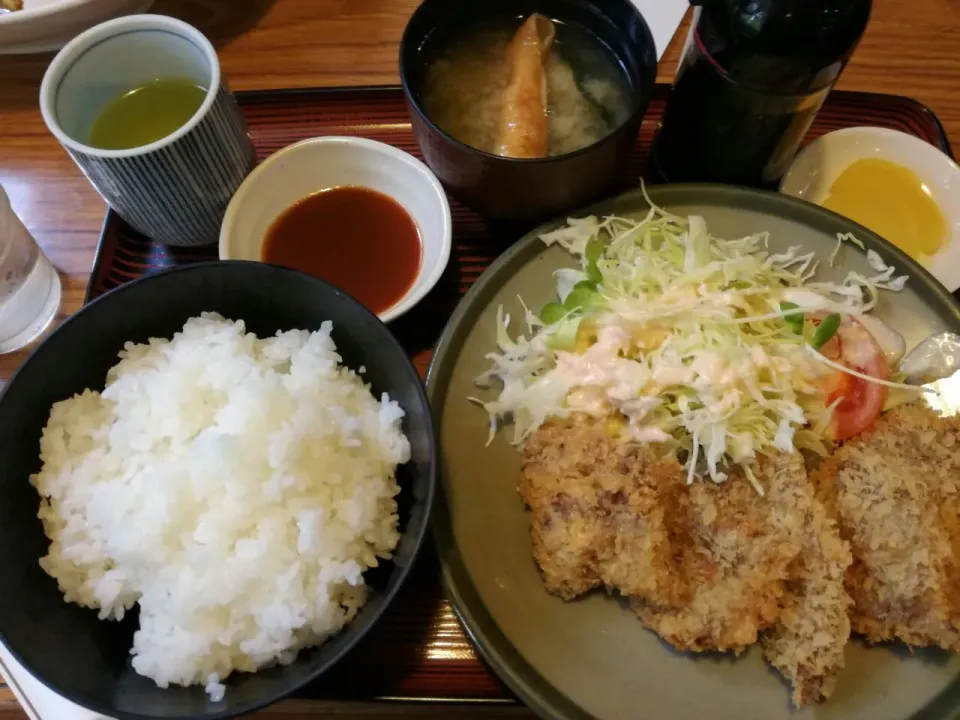 一口カツ定食🐮|Kojiさん