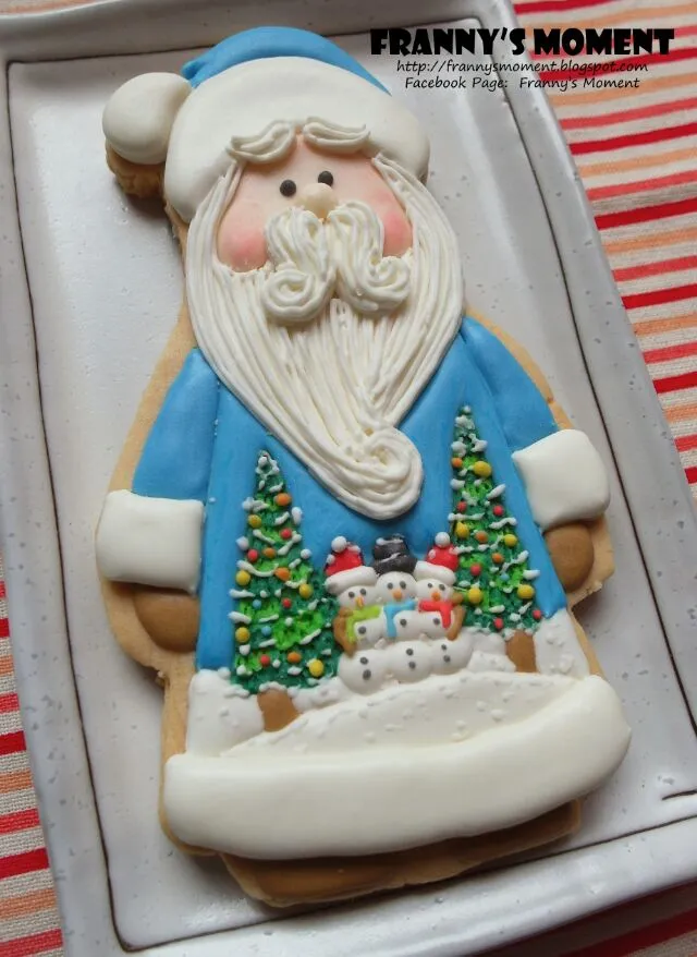 santa Claus icing cookies 
Ho ho ho !|Frannyさん