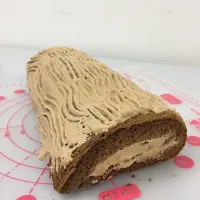 Snapdishの料理写真:ブッシュドノエル風ロールケーキ|よしなりさん