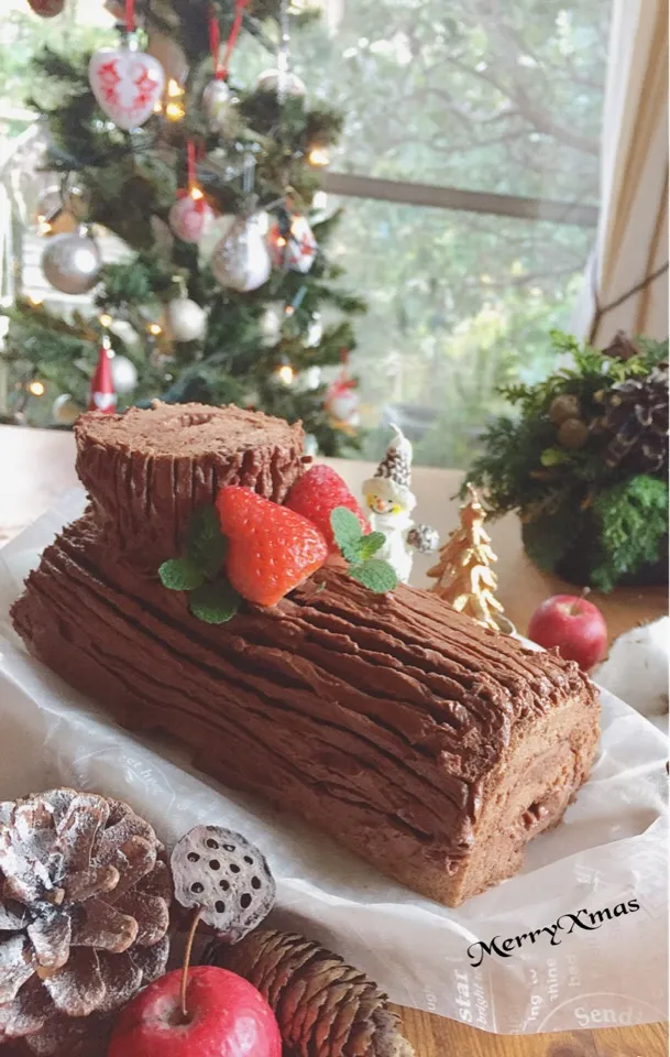 Rizmuさんの料理 シフォンロールケーキ✨ブッシュドノエル🎄|カタツムリさん