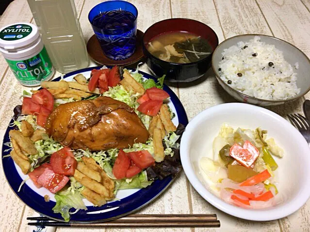 今日の男飯(＞人＜;)テニス前の食事andクリスマスモードバージョン♬
鶏むね肉で作ったクリスマスプレートand味噌汁andピクルス盛り合わせandムカゴごはん♬|ひーちゃんさん