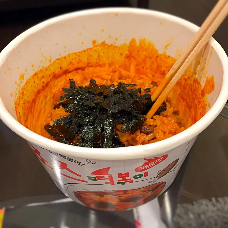 Snapdishの料理写真:#ジョーズトッポッキ #スンデ 最後はご飯とごま油と韓国海苔たっぷり入れて#ポックンパッ|ヨッチャンさん