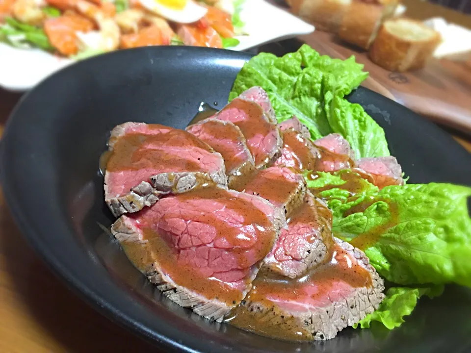 夕食◎ ローストビーフ🍽モニター当選のグレイビーソースで😋🍷メリークリスマス🎄|しょちちさん