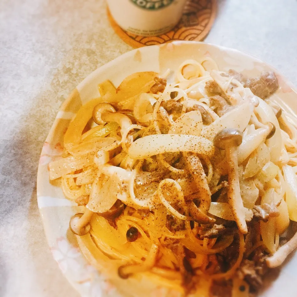 クリーム✖️コンソメベースのパスタは
お味噌を入れてコクをだしました😋。|hiromimmiさん