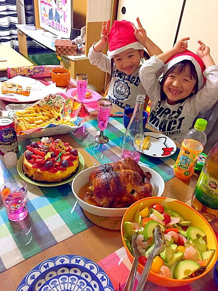 Snapdishの料理写真:クリスマスメニュー✩*॰
❄️チキン
🎅ピザ
🎄シュリンプアボカドサラダ
🎂オレオのベイクドチーズケーキ
☃️トマトスープ
🎉ポテトフライ|mamamaさん