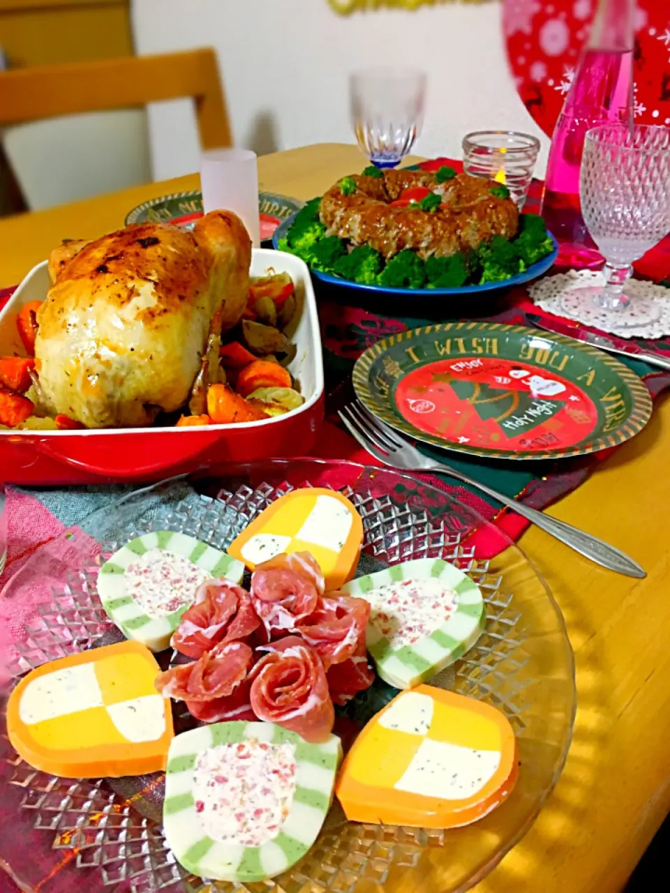 ミートローフ、ローストチキン、チーズと生ハムでメリークリスマス☆|メープルさん