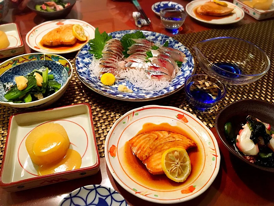 Snapdishの料理写真:我家のクリスマスは明日！今夜は和食
カジキの柚子醤油焼き、風呂吹き大根、小松菜の煮浸し、蛸の酢の物、刺身♪|72roseさん