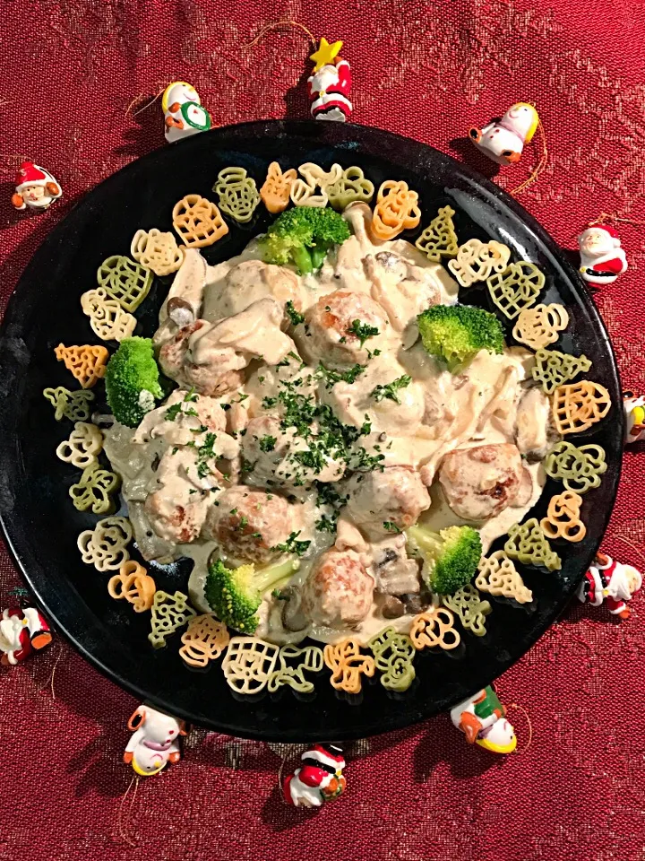 Snapdishの料理写真:ミートボールきのこクリーム
クリスマス🎄パスタと|Miki (^_−)−☆さん