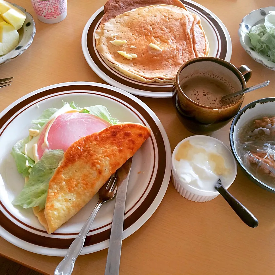 Snapdishの料理写真:朝食🥞  寒いので生姜をたっぷり入れた肉団子のスープも添えて
今日もおつかれさま|小野田未歩さん