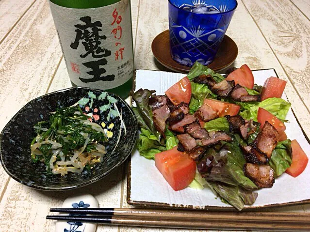 Snapdishの料理写真:今日の男飯(＞人＜;)おつまみバージョン♬
カリカリベーコンサラダand人参の葉っぱのナムル♬|ひーちゃんさん