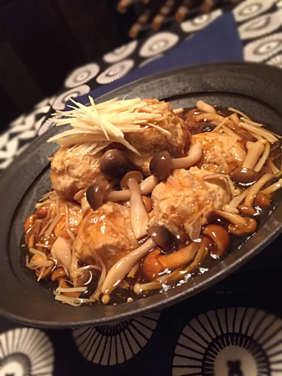 前回の作りおき☝🏻️牛蒡入り鶏団子を使って😅
鶏団子のキノコ🍄餡とじ😋|チョッパー＆ホヌさん