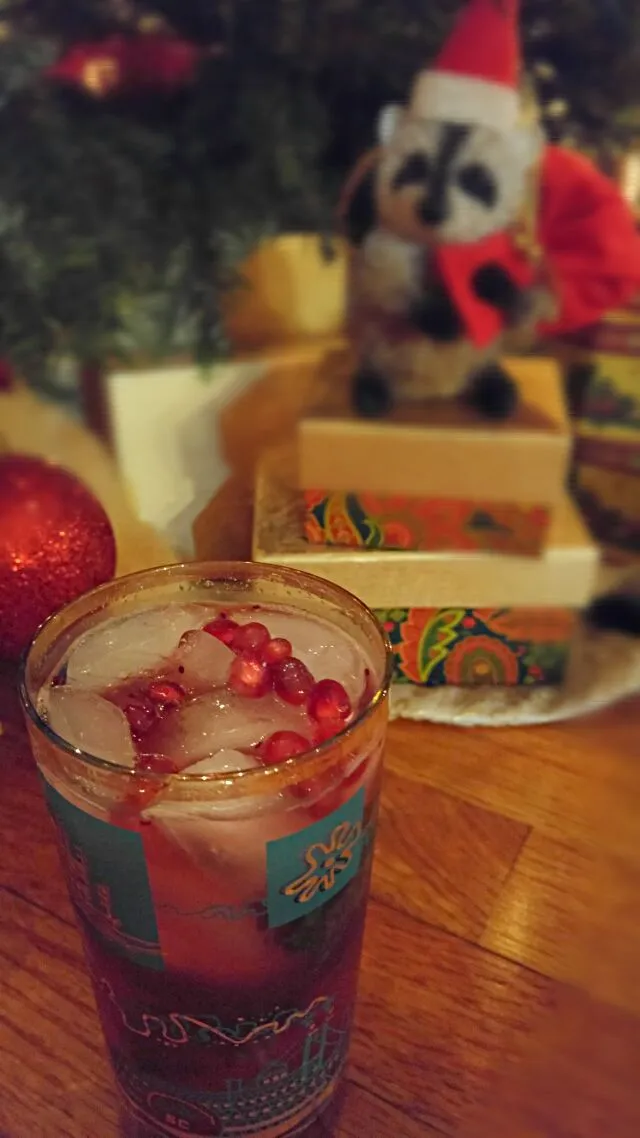 cranberry cocktail and pomegrante mojito|Jiraphon Gさん