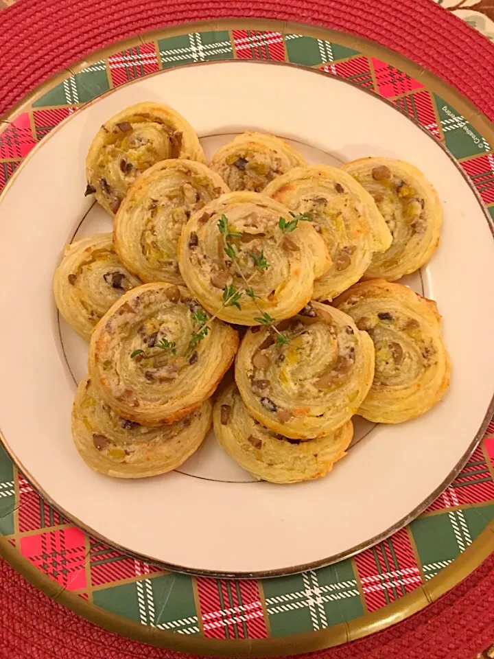 Snapdishの料理写真:Mushroom & leeks pinwheel|🌺IAnneさん