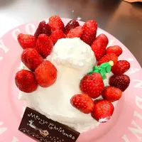 Snapdishの料理写真:シンプルなクリスマスケーキ🎂|たもさん