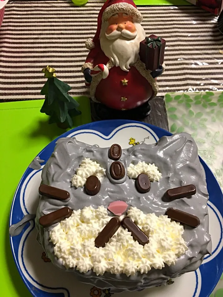 Snapdishの料理写真:娘ちゃんに作ったブルーサファイアハムスターのケーキ(*^ω^*)中にはイチゴ、パイナップル、みかん、ももが挟まってます！|ライムさん