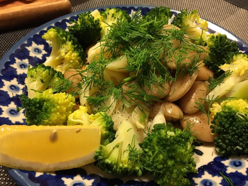 Snapdishの料理写真:白花豆とユリ根のあったかいサラダ|akemi🐝さん