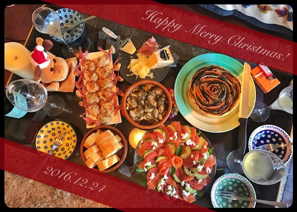 Snapdishの料理写真:Happy Merry Christmas 🎄🌟
#彩り野菜のリコッタパイ #牡蠣とマッシュルームのアヒージョ #鶏のオーブン焼き(リボン付き) #サーモンとアボカドとトマトのカルパッチョ|なつこさん