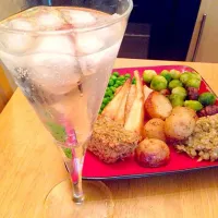 Snapdishの料理写真:Vegan Xmas Lunch & Tonic|rhi chanさん