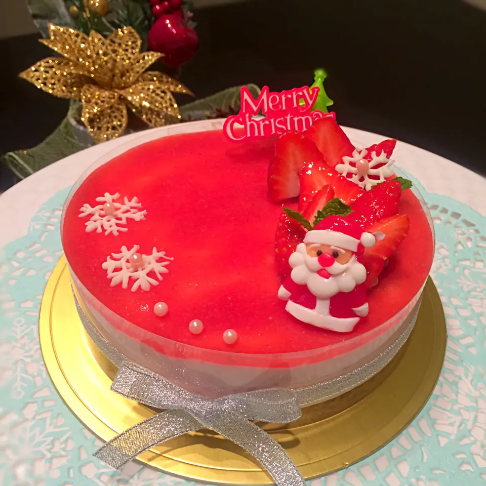 Snapdishの料理写真:Xmasケーキ🎄
ホワイトチョコ×イチゴムース🍓ココアスポンジ|ミリーさん