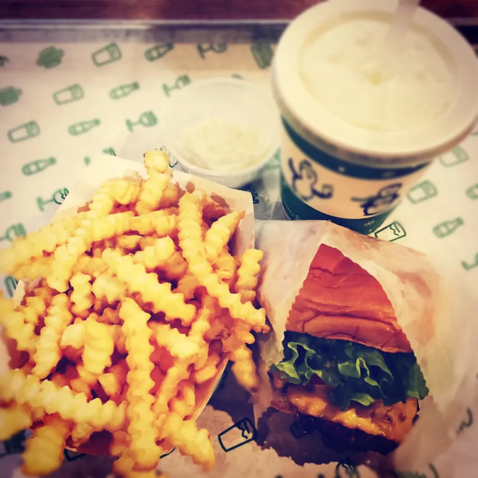 Snapdishの料理写真:Shake Shack Cheeseburger and fries ❤|RebeccaH💟さん