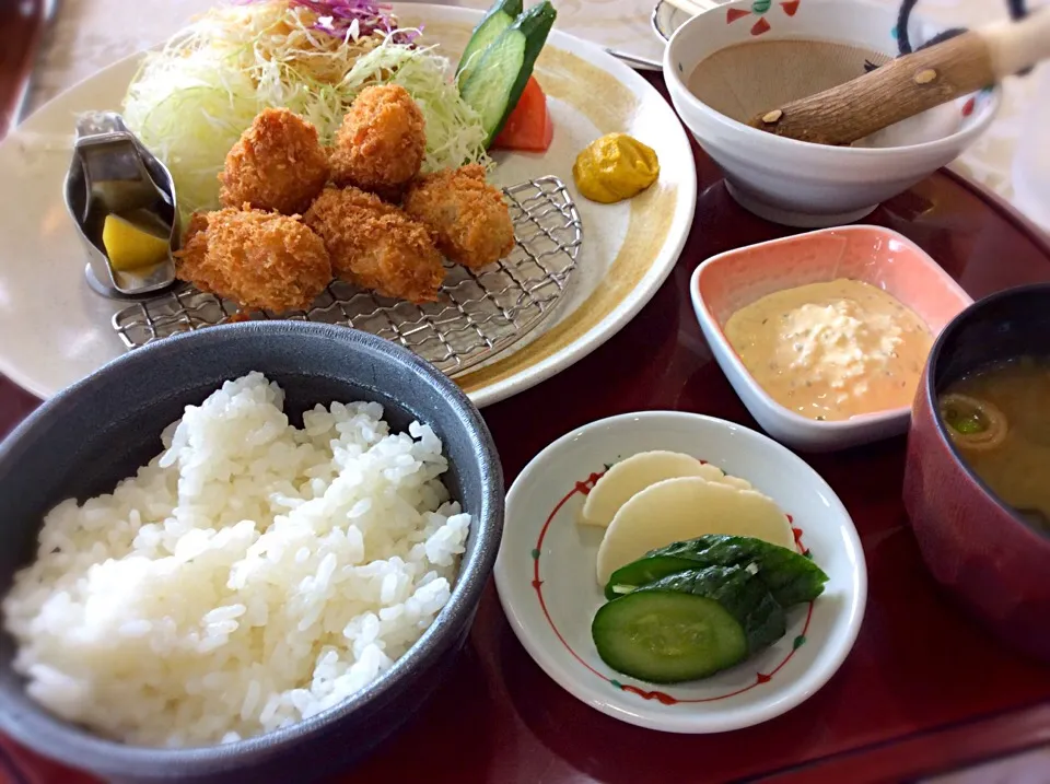 ゴルフ場飯⛳️😋「カキフライ定食」|アライさんさん