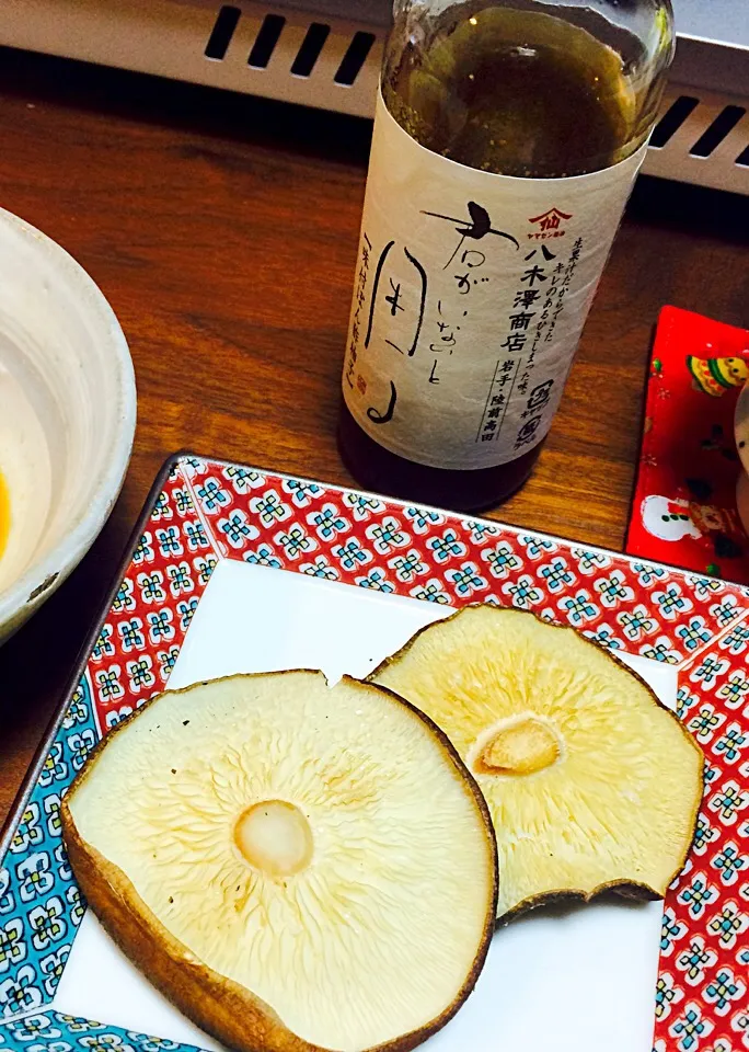 Snapdishの料理写真:焼き椎茸と『君がいないと困る』ぽん酢で鰤しゃぶ|Norikoさん