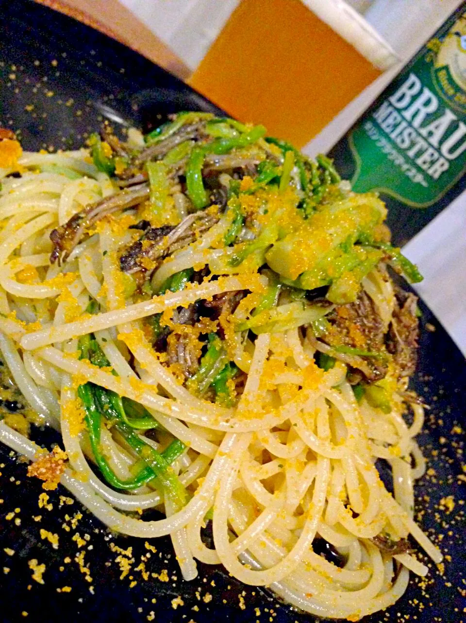 サラダに使った芹の茎と根っこは、ペペロンチーノに😋🍝✨🍻✨🎵唐墨かけ～💕|アイさん