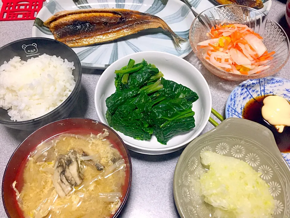 Snapdishの料理写真:白米、魚、玉子舞茸モヤシ味噌汁、なます、ちじみホウレンソウ、大根おろし|ms903さん