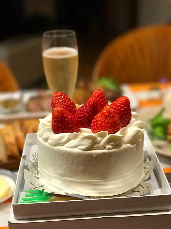 銀座ウエストのショートケーキとモエで乾杯🥂

#Moët #champagne #strawberrycake #ginza #west #christmas|lazy104さん