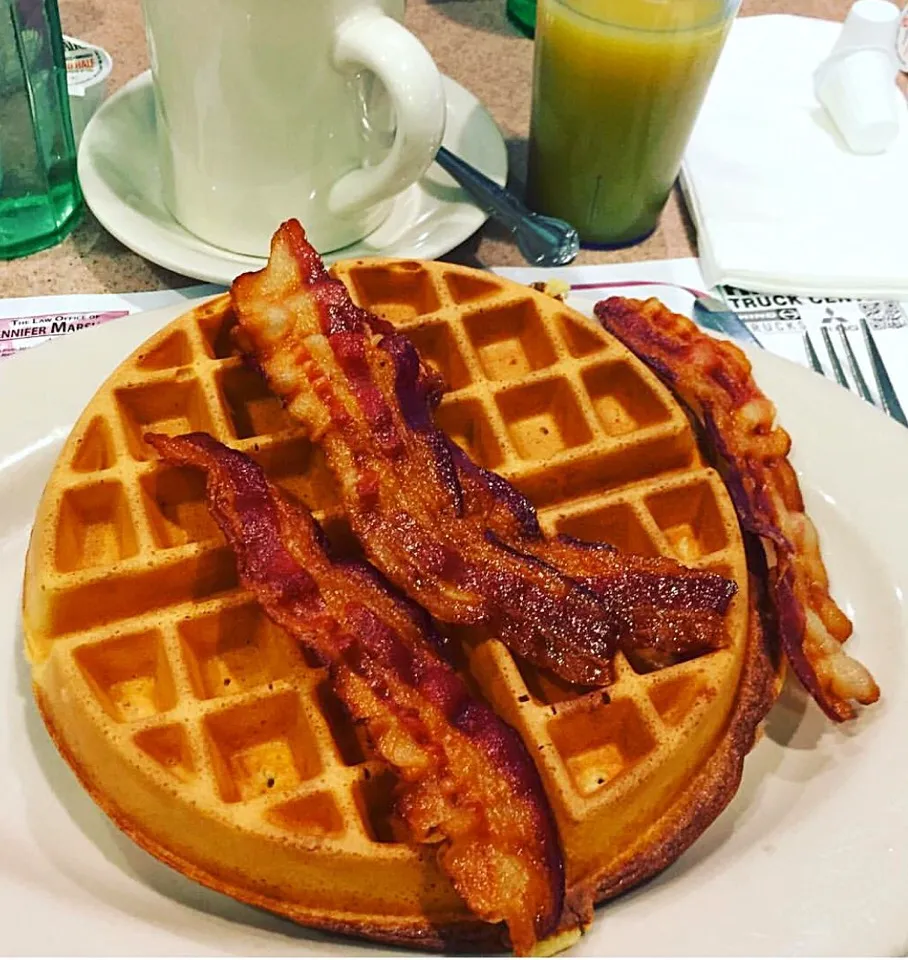 Waffles & Bacon #waffle #bacon #belgianwaffle|🌺IAnneさん