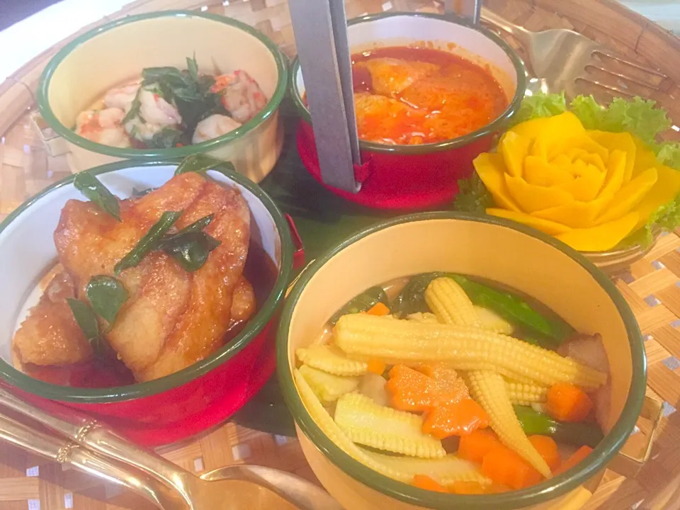 Chicken, sea bass, vegetables & prawns|Sky Blueさん