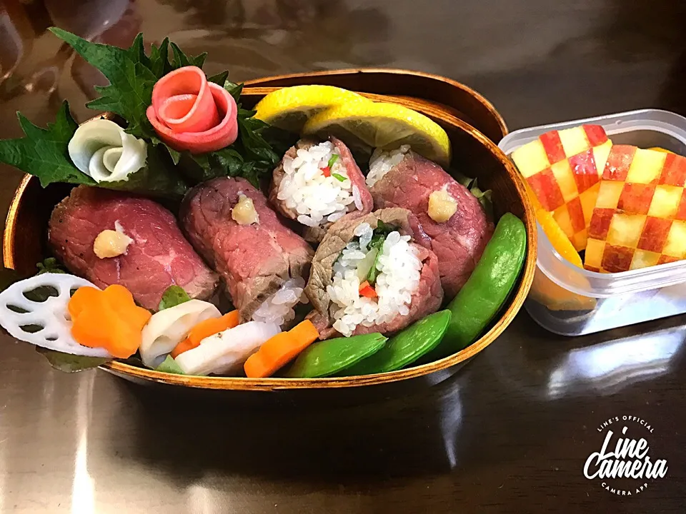 今日の私のお弁当🍱 ローストビーフでお寿司 クリスマスの残り物💦|とんちんさん