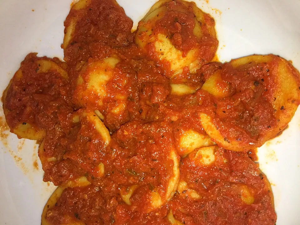 Homemade tomato sauce and ravioli. Yum.|Karenさん