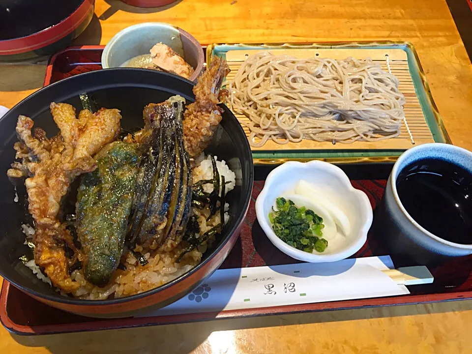 Snapdishの料理写真:野菜天丼と蕎麦定食|wildcat山猫さん