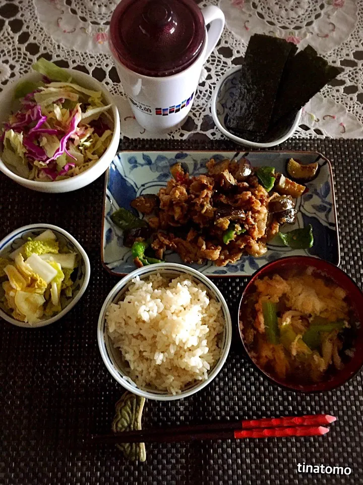 すりおろし生姜＋茅乃舎さんお出しで生姜ご飯
ナスとピーマン、豚バラの甘辛味噌炒め
しめじとおネギ、溶き卵入りお吸い物！|Tina Tomoko😋さん