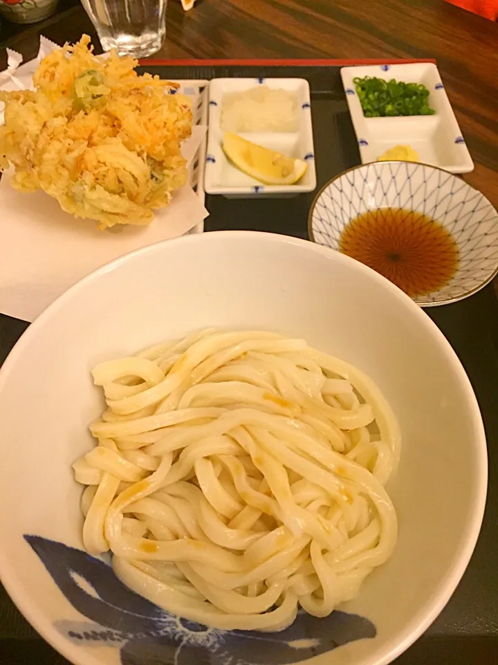 生醤油うどん（温）&野菜かき揚げ@手打饂飩 寿庵（北区本郷町）|Kazuya Miyukiさん