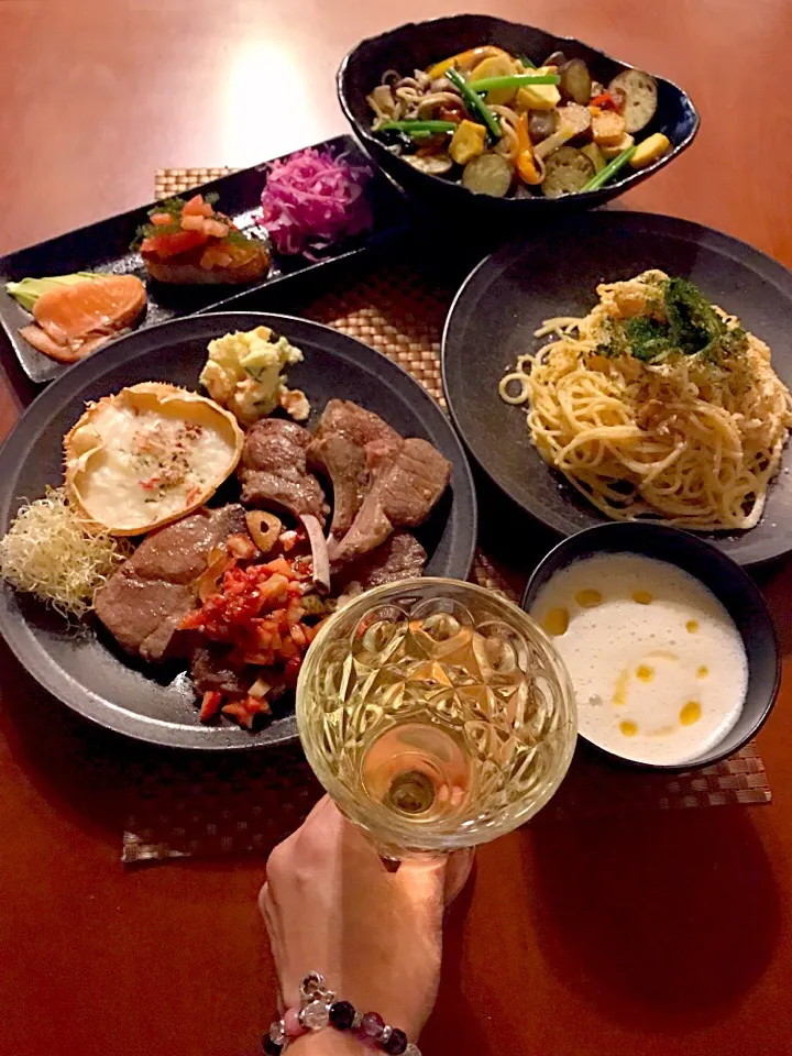 Today's Italian Dinner🍴ｱﾝﾃｨﾊﾟｽﾄ ﾐｽﾄ･里芋のﾎﾟﾀｰｼﾞｭ･ﾊﾟｽﾀ2種<たらこｸﾘｰﾑ･平茸と野菜>･ﾗﾑﾁｮｯﾌﾟ&もも肉のｽﾃｰｷ|🌈Ami🍻さん