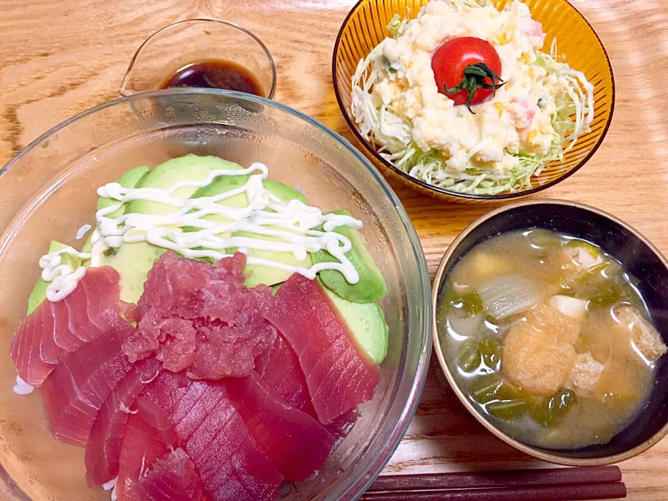 マグロ&アボカド丼、ポテサラ、お味噌汁✧*|Makiさん