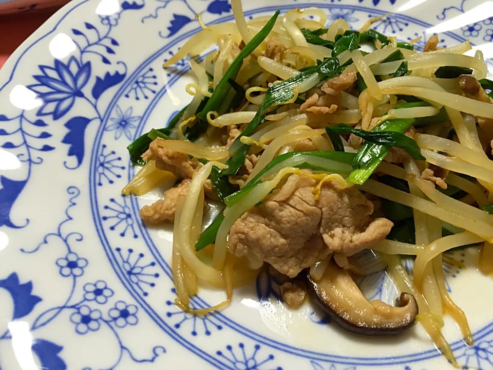 豚肉を作ってニラレバ風炒めに！ご飯がススム〜♬|優依さん