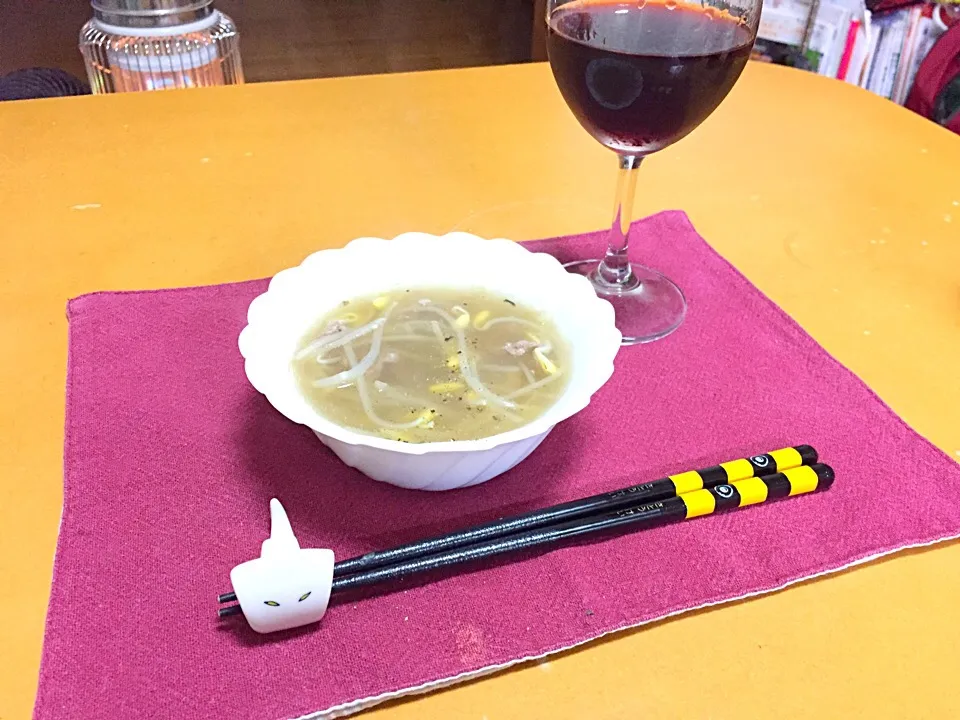 Snapdishの料理写真:ポトフのスープにもやしと合挽きの挽肉入れて見ました!  (^-^)|Kei Satoさん