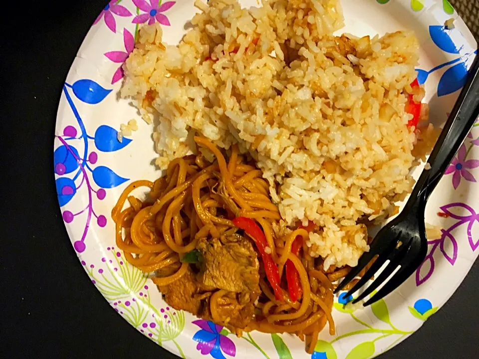 Snapdishの料理写真:pancit manok|Arlyn Montecilloさん