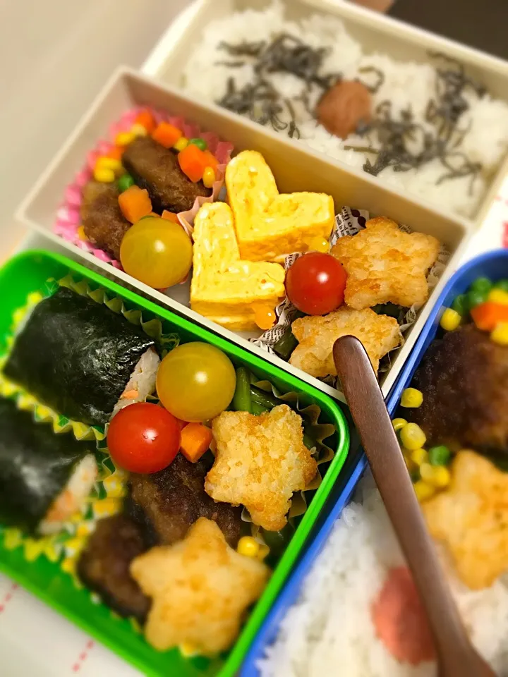 Snapdishの料理写真:冬休み3日目。小学生2人プラス母のお弁当。|アンデルセンさん